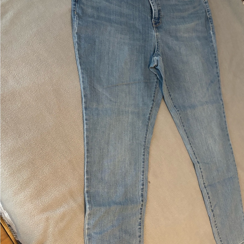 Seven7 Blue Skinny Jeans with Booty Shaping Tapered Leg